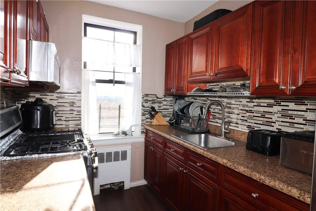 Bronx, NY 10466,749 E 231 #4C