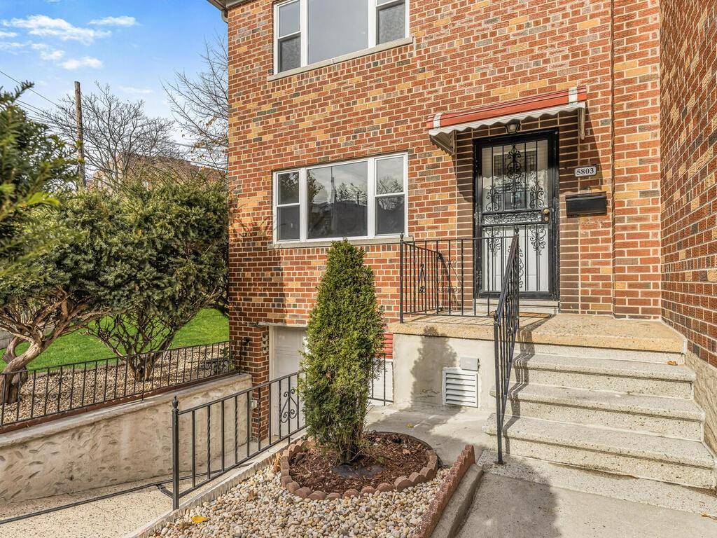 Bronx, NY 10471,5803 Mosholu AVE