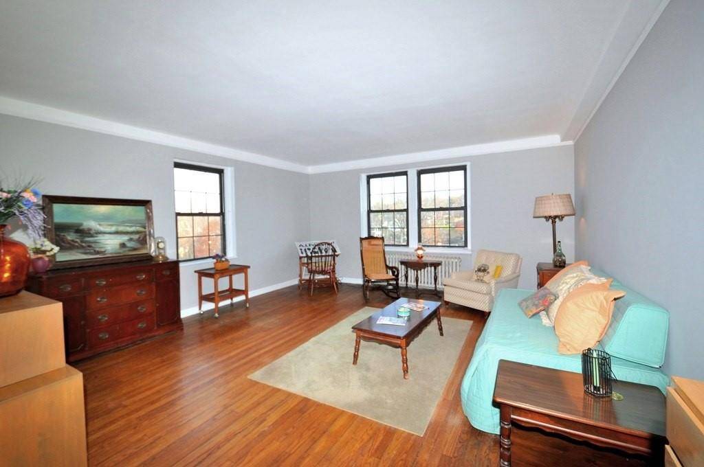 Scarsdale, NY 10583,192 Garth RD #5O