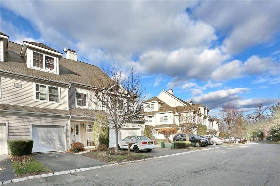 Pomona, NY 10970,11 Underhill DR