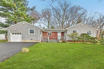 Nanuet, NY 10954,4 S Park LN