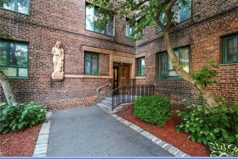 Bronx, NY 10462,1590 Metropolitan AVE #1B