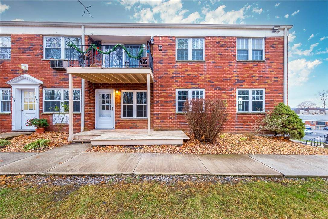 Beacon, NY 12508,4 Colonial RD #100