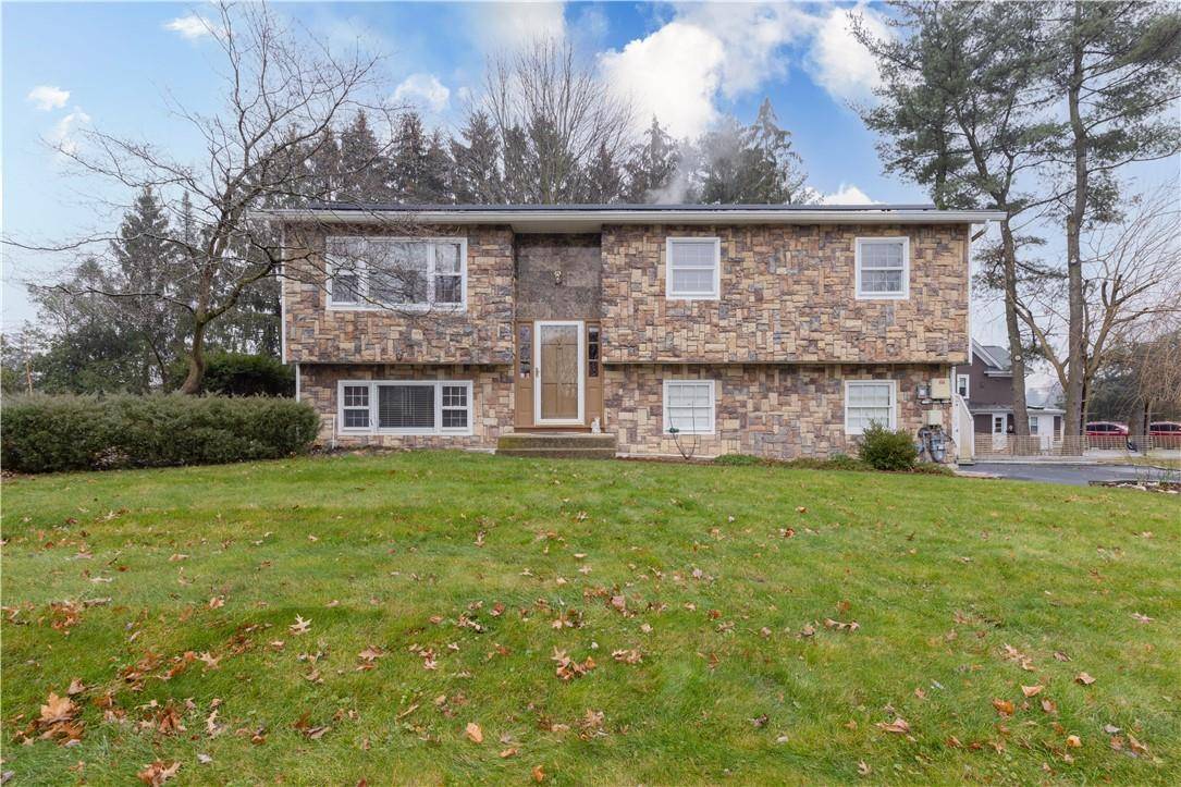 Nanuet, NY 10954,33 Carnation DR