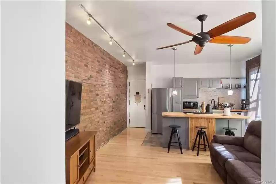 Bronx, NY 10452,1383 Plimpton #3A