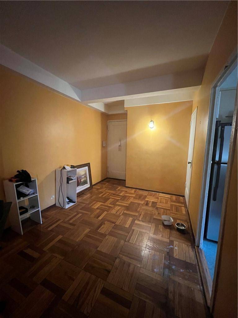 Bronx, NY 10462,2160 E Tremont AVE #1A