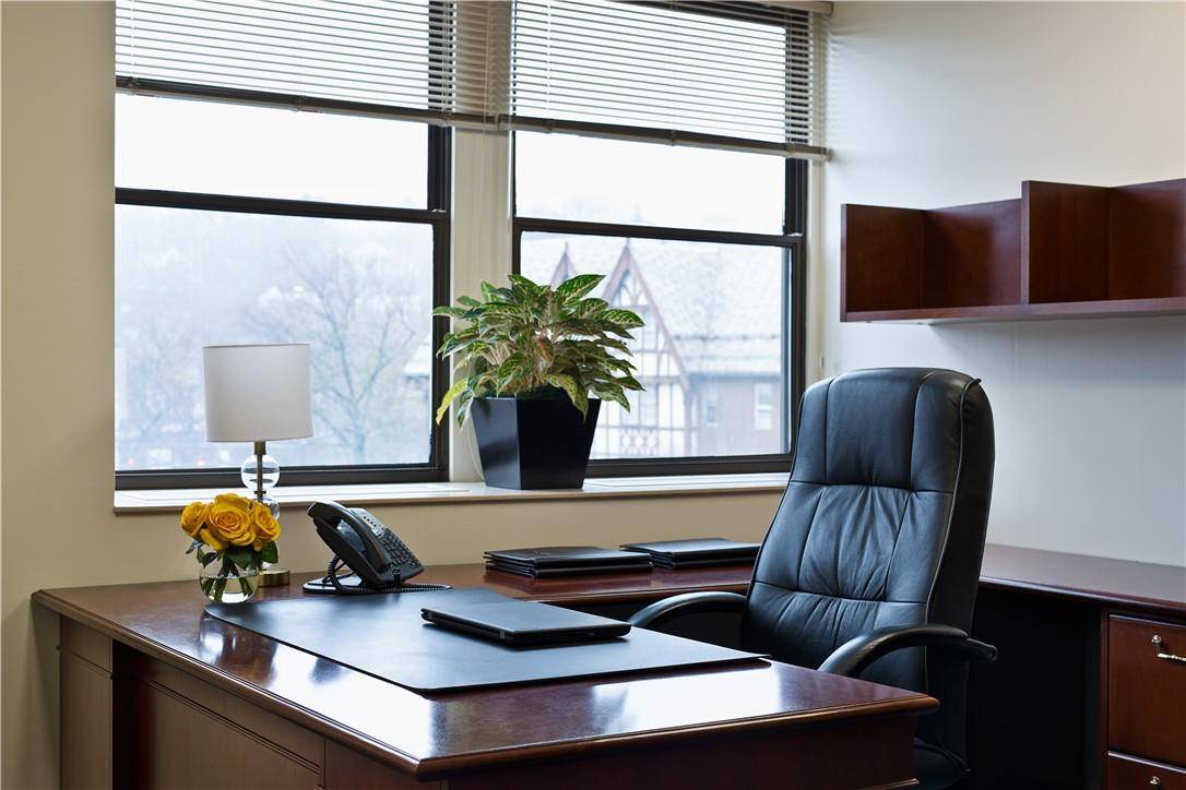 Scarsdale, NY 10583,2 Overhill RD #400