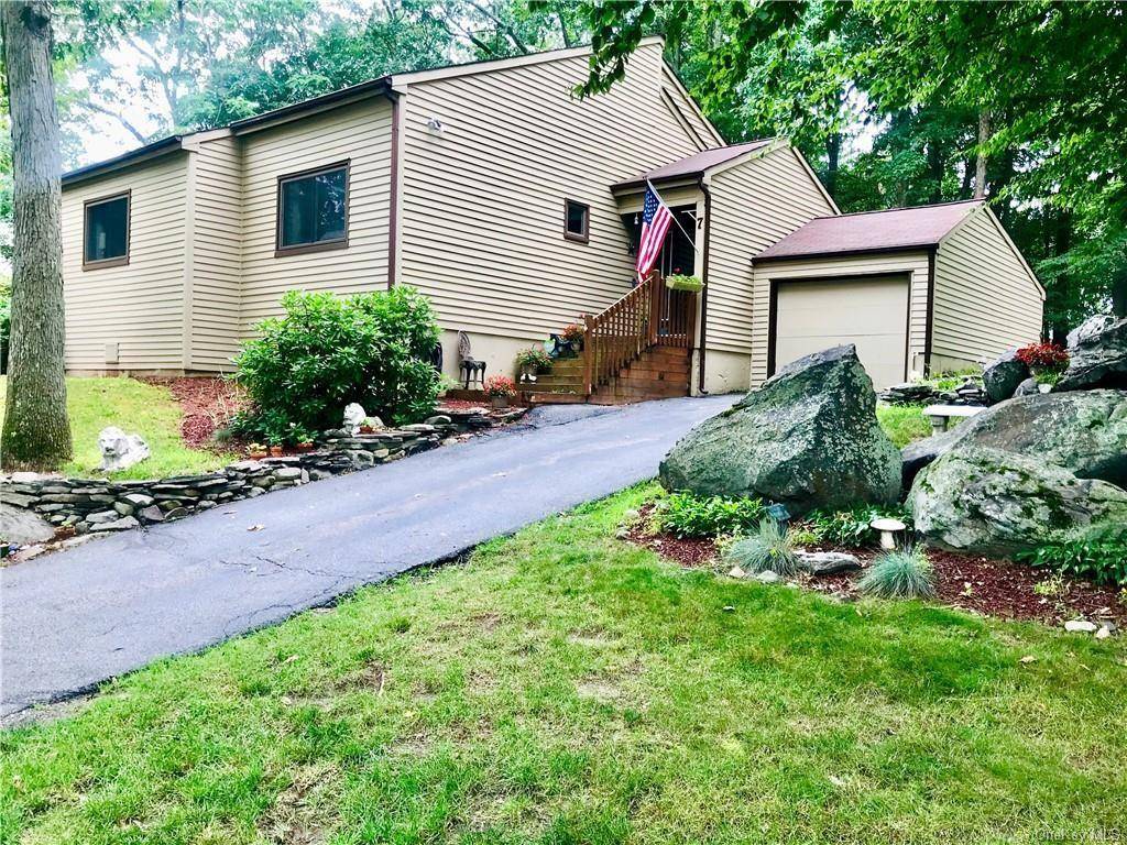 Highland Mills, NY 10930,7 Ironwood DR