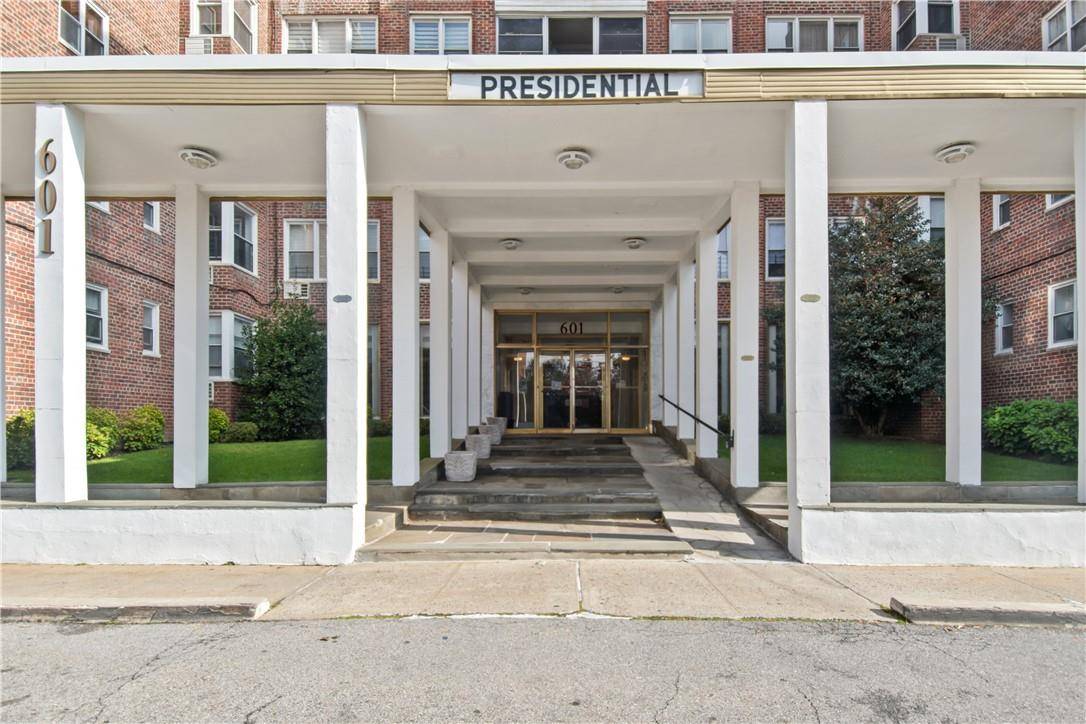 Bronx, NY 10463,601 Kappock ST #1M