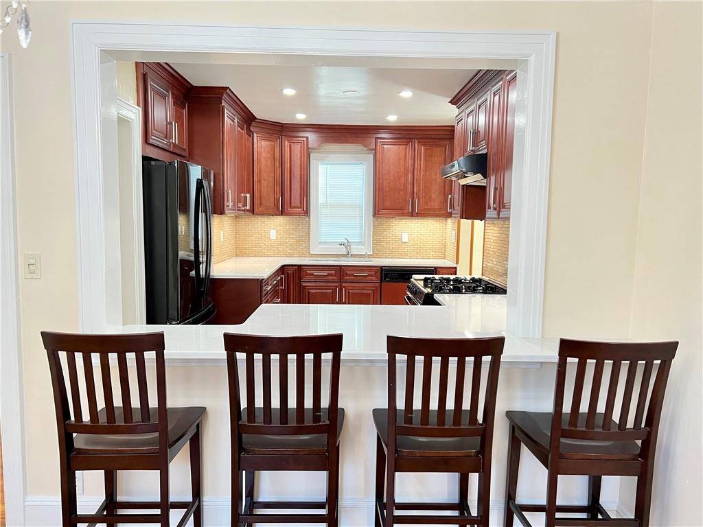 Yonkers, NY 10704,74 Sumner AVE