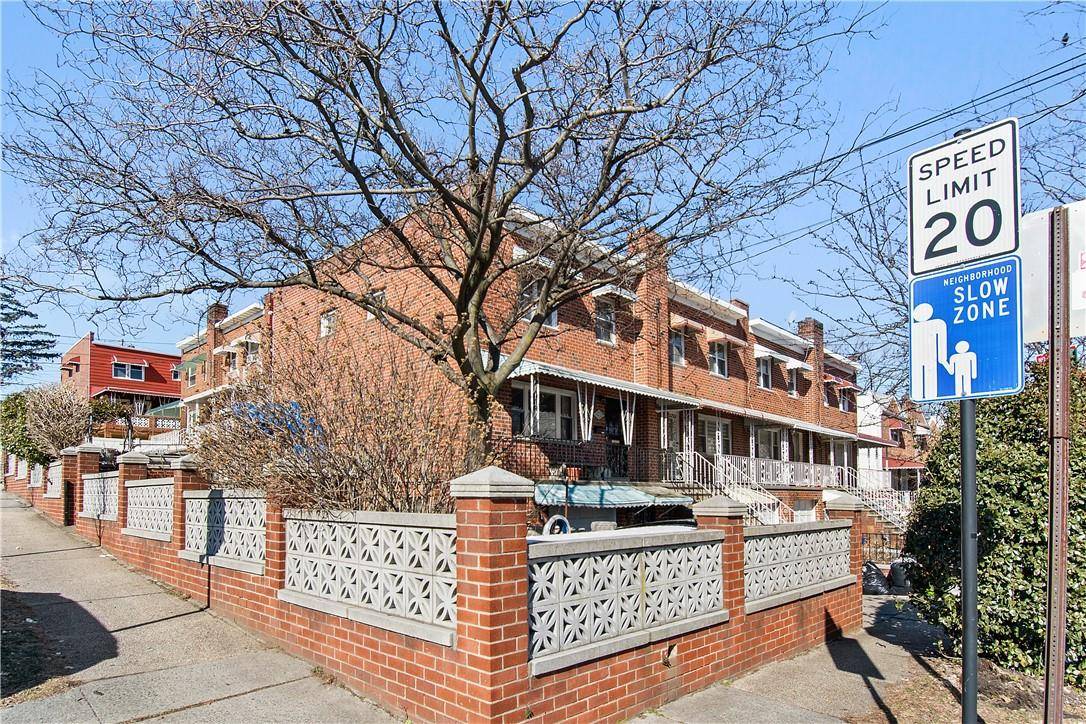 Bronx, NY 10469,2703 Tenbroeck AVE