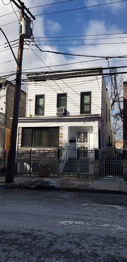 Bronx, NY 10469,1421 Needham AVE