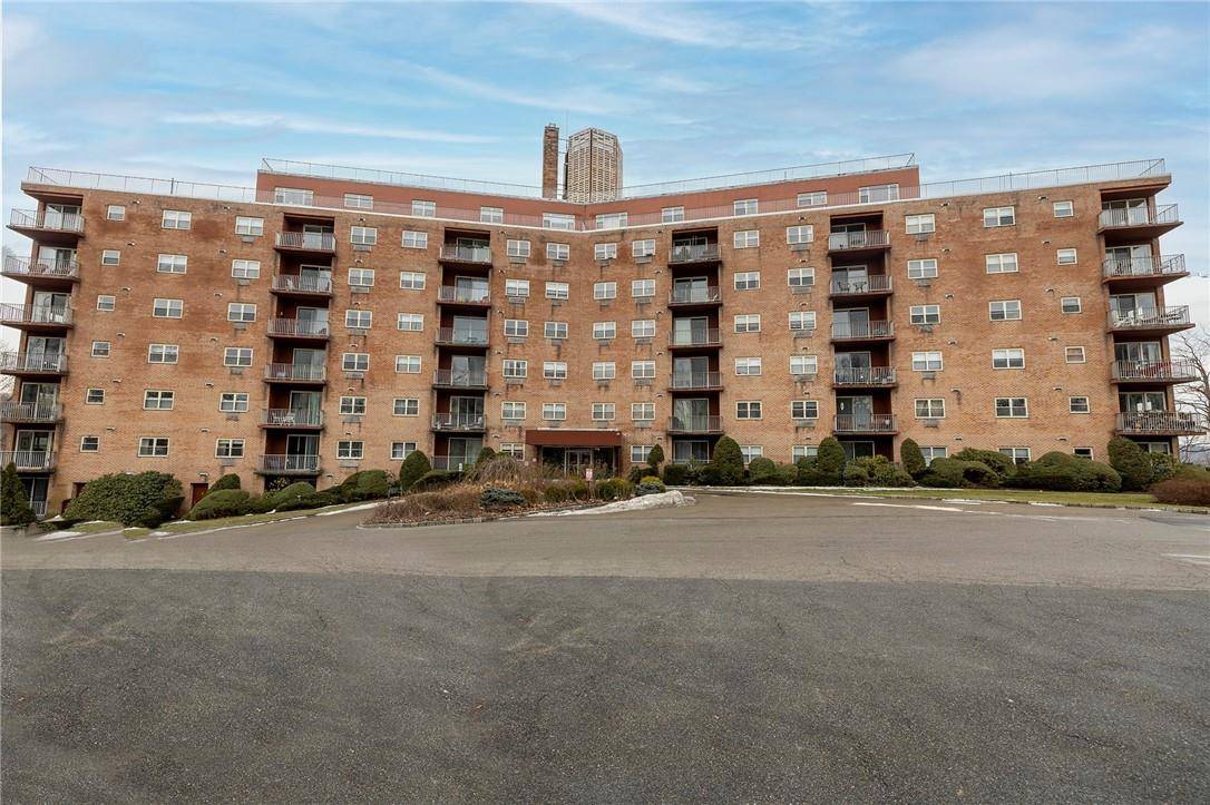 Peekskill, NY 10566,1 Lakeview DR #2L