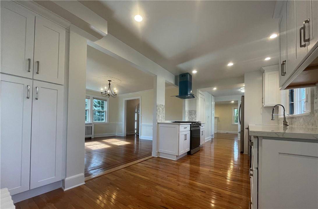 Scarsdale, NY 10583,11 Montrose RD