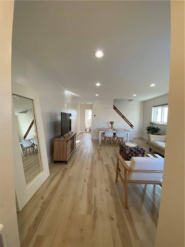 Bronx, NY 10461,1812 Hutchinson River Pkwy