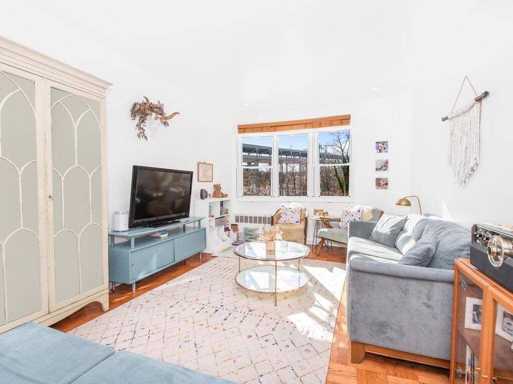 Bronx, NY 10463,2390 Palisade AVE #1G