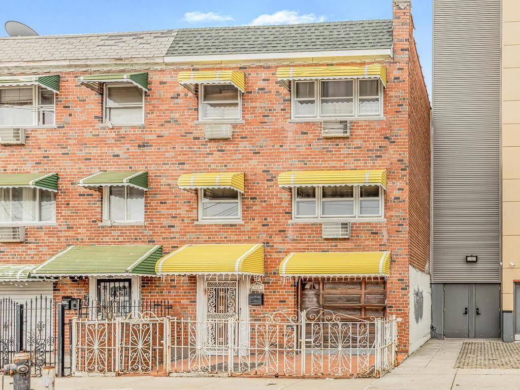Bronx, NY 10473,717 Saint Lawrence AVE