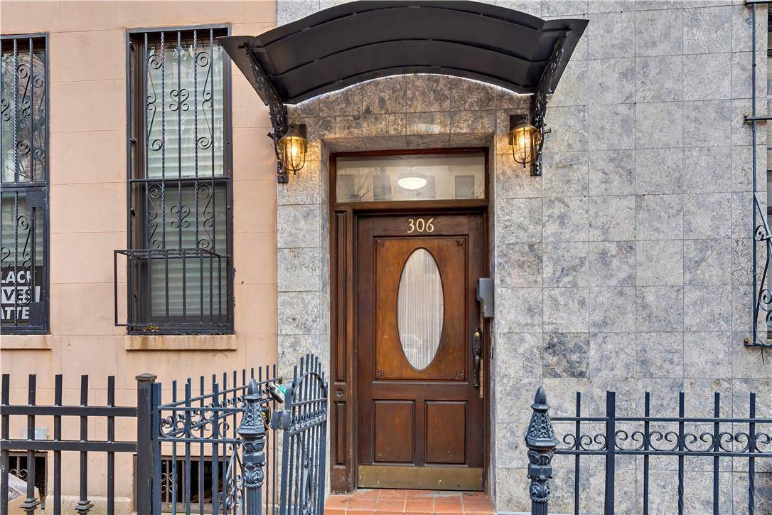 New York (manhattan), NY 10029,306 E 105th ST #1B