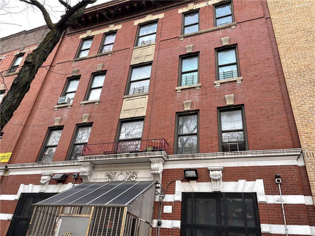 Bronx, NY 10458,2327 Crotona AVE #8