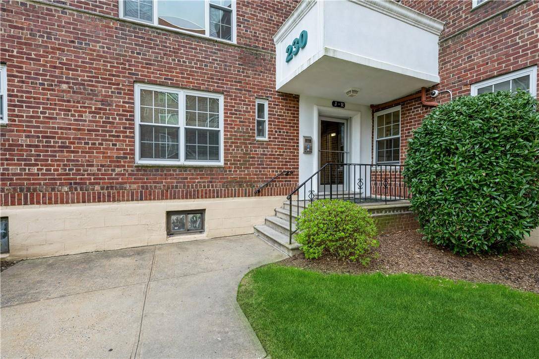 New Rochelle, NY 10805,230 Pelham RD #4O