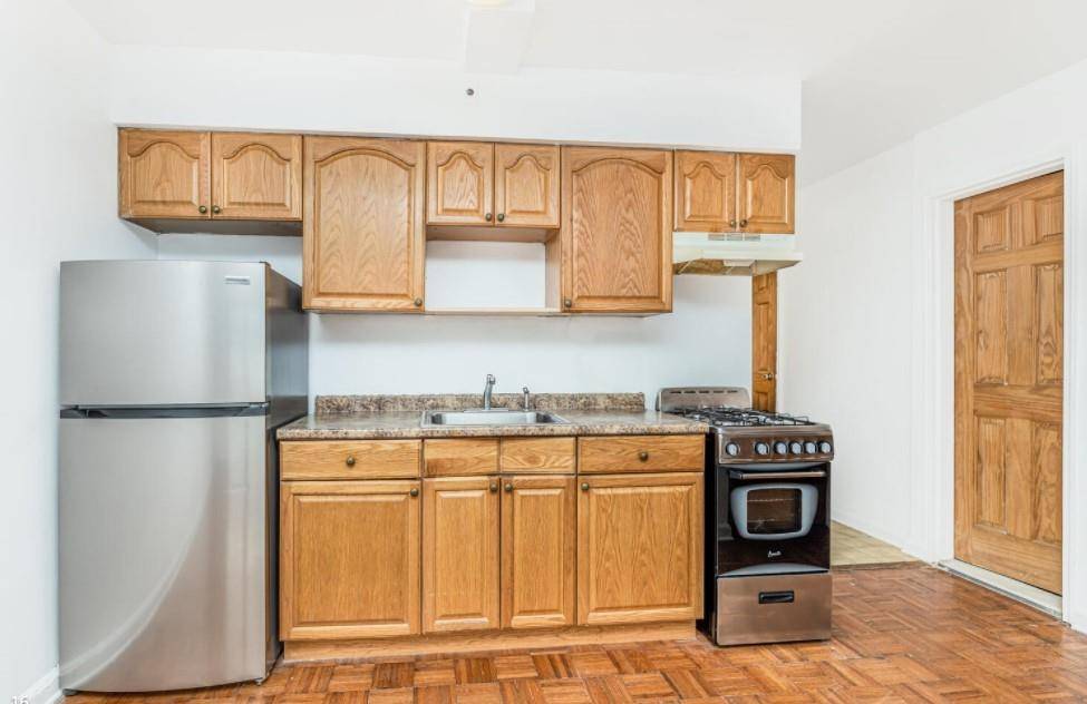 Bronx, NY 10461,1633 Hobart AVE #1