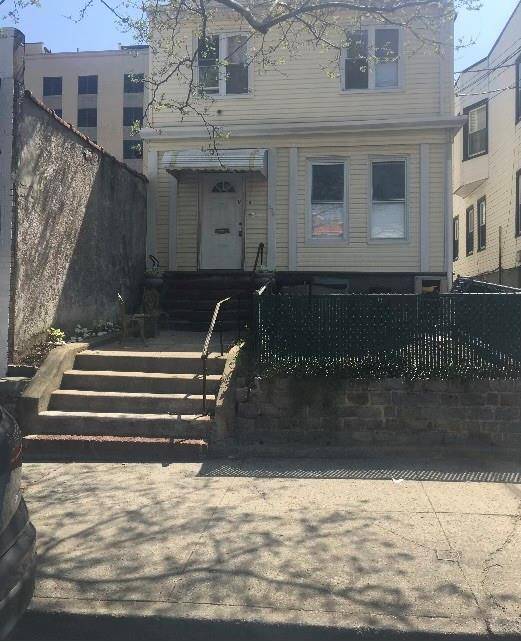 Bronx, NY 10466,684 E 237th ST
