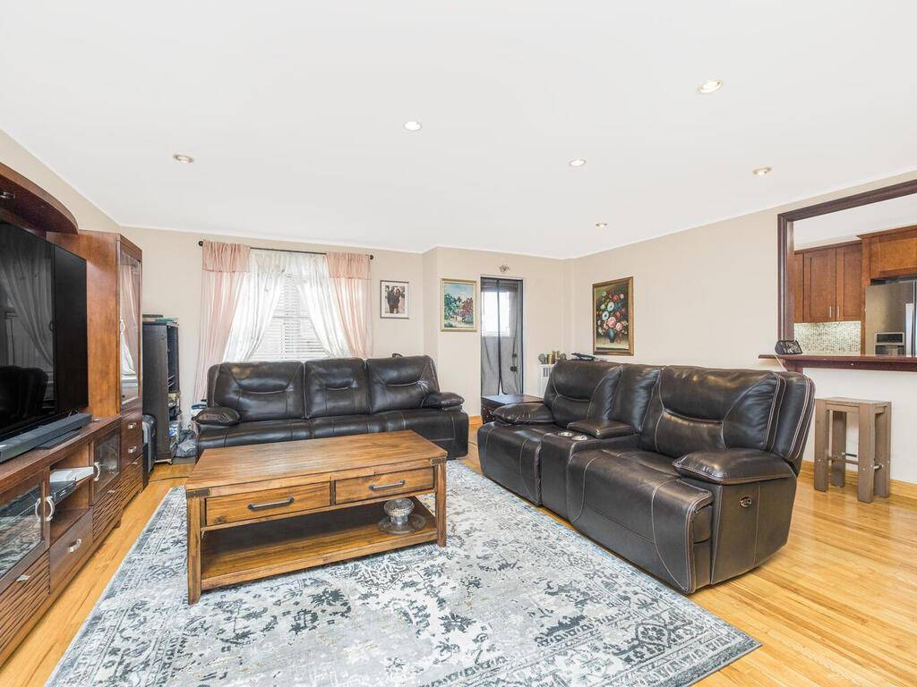 Bronx, NY 10463,2630 Kingsbridge #4H