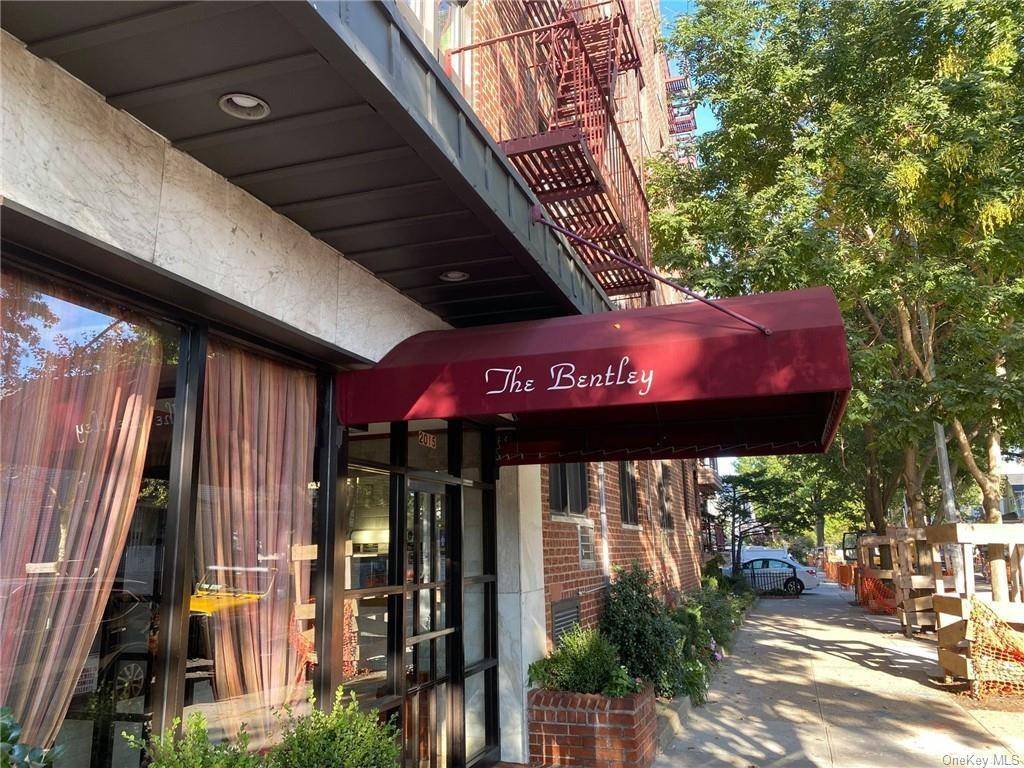 Bronx, NY 10461,2015 St. Paul AVE #1G