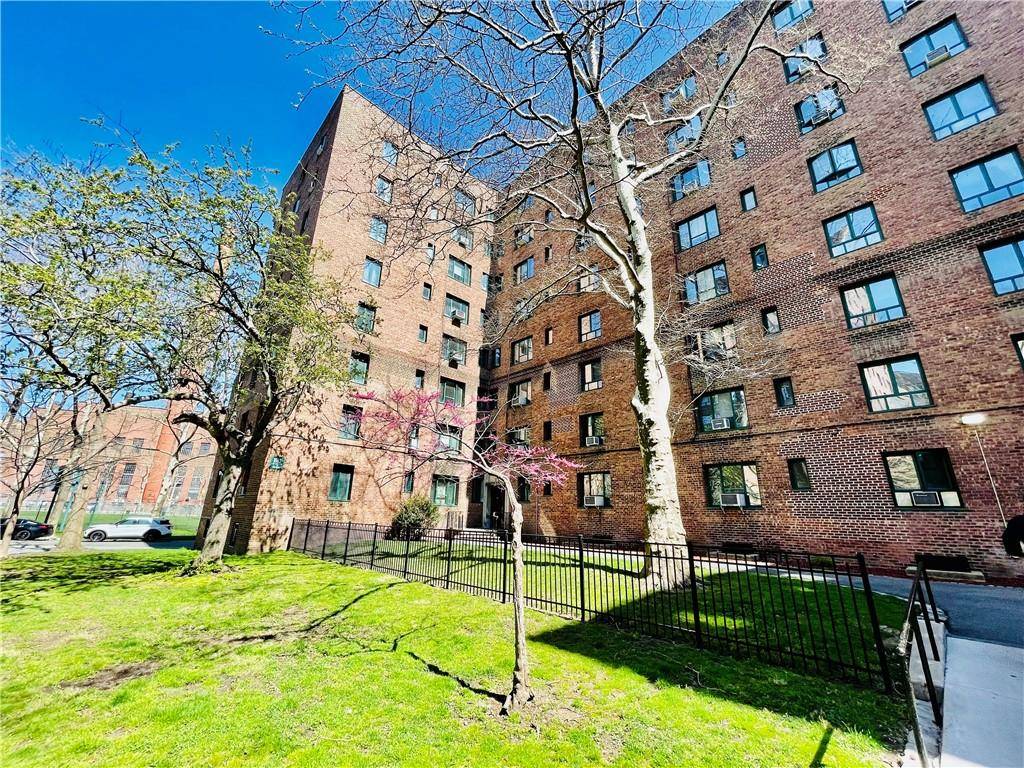 Bronx, NY 10462,1563 Metropolitan AVE #2F