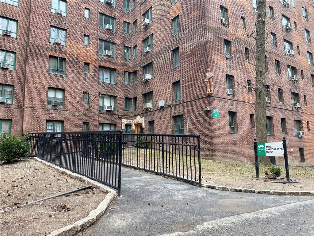 Bronx, NY 10462,1420 Parkchester RD #3H