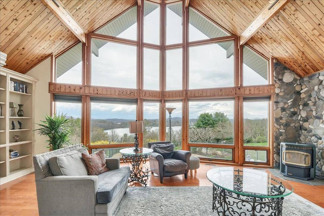 Carmel, NY 10512,17 Willow RD