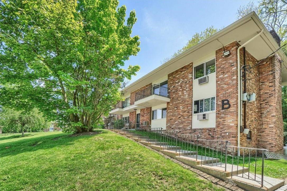 Mahopac, NY 10541,675 Route 6 #B-12