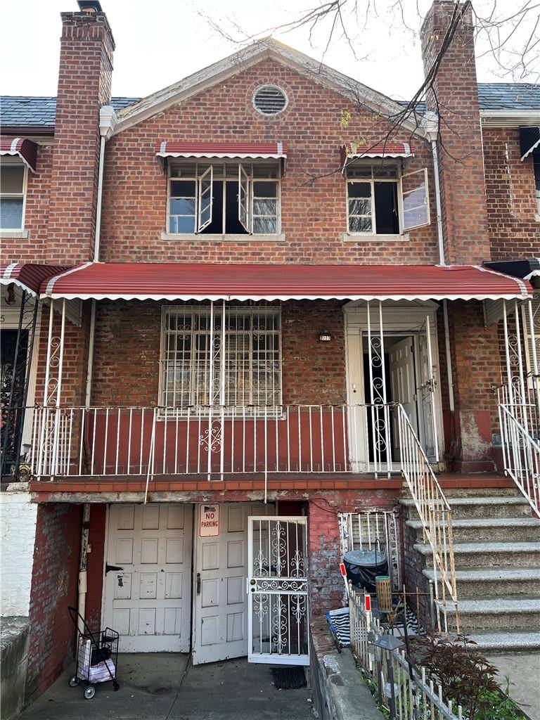 Bronx, NY 10469,3227 Wilson AVE