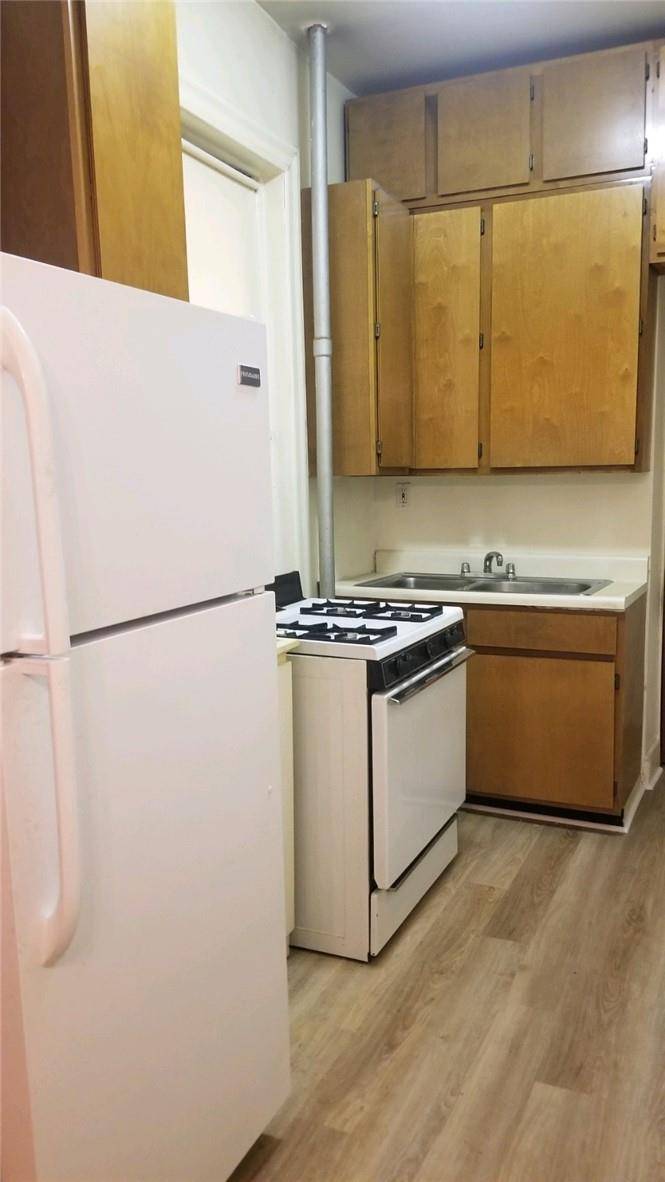 Brooklyn, NY 11213,773 Eastern Pkwy #2A