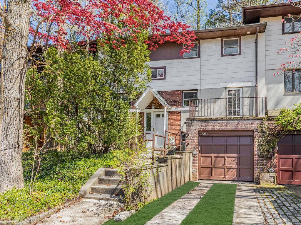 Bronx, NY 10471,5420 Mosholu AVE