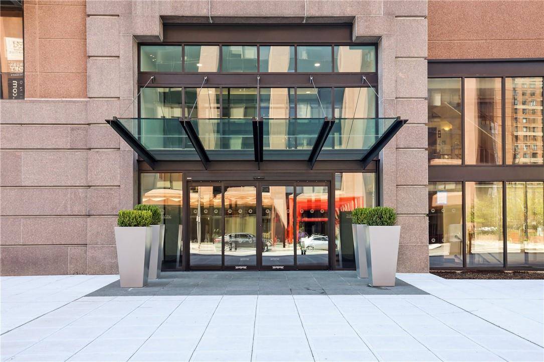 White Plains, NY 10606,4 Martine AVE #1002