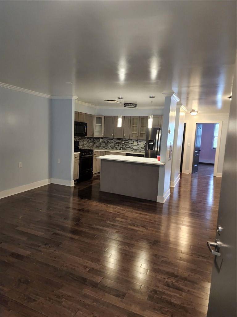 Bronx, NY 10457,716 Garden ST