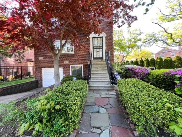 Bronx, NY 10469,2253 Esplanade AVE