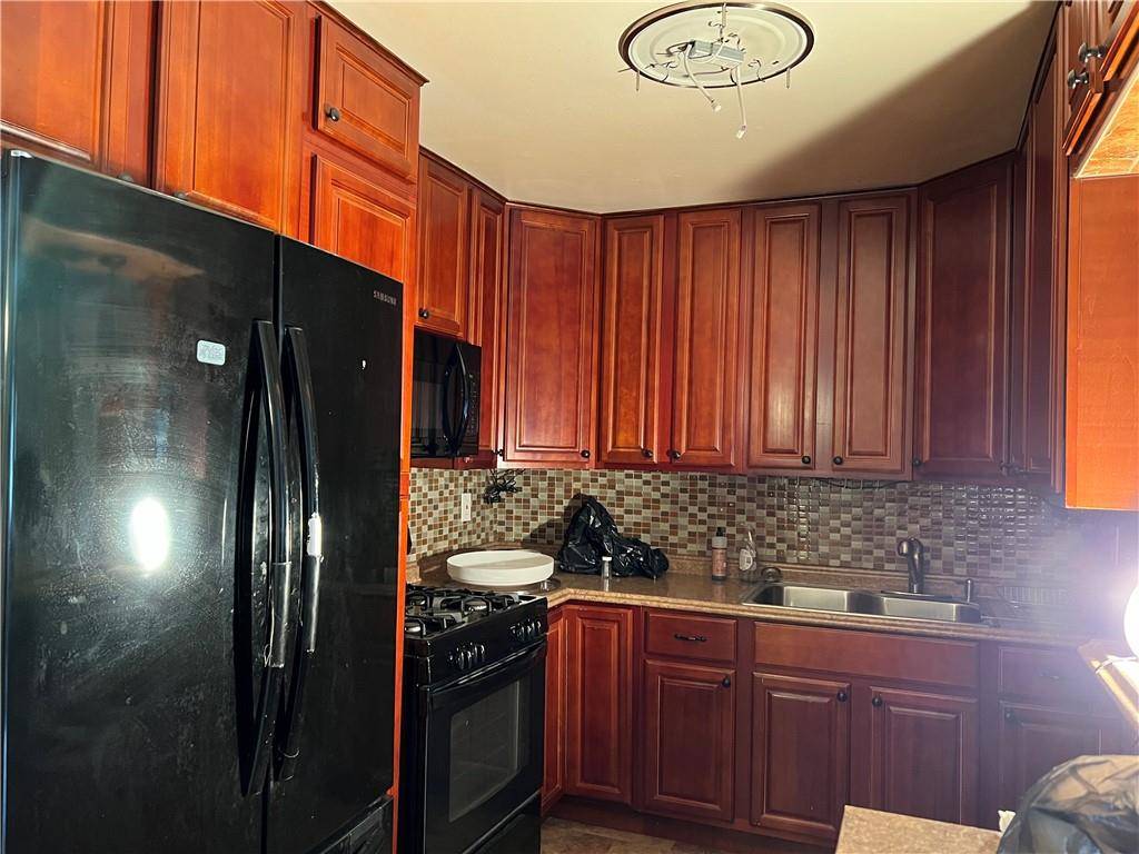 Bronx, NY 10473,545 Taylor AVE