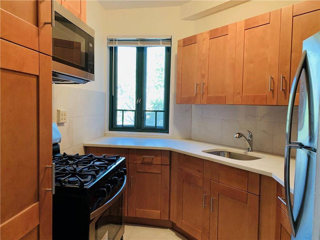 Bronx, NY 10462,1718 Purdy ST #4E