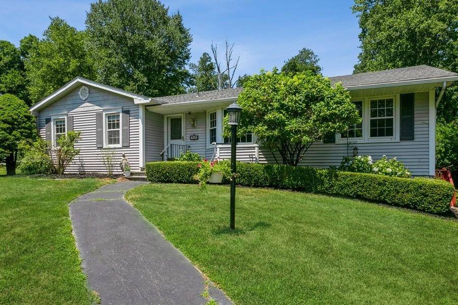 Yorktown Heights, NY 10598,748 Robin RD