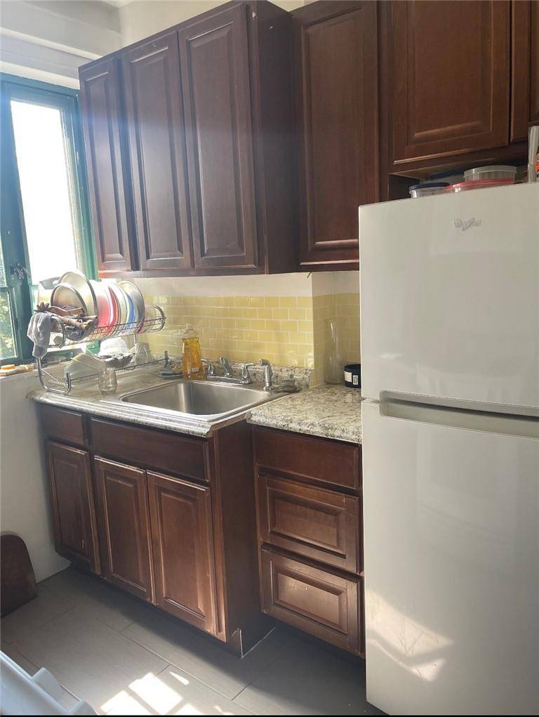 Bronx, NY 10462,1420 Parkchester RD #3B