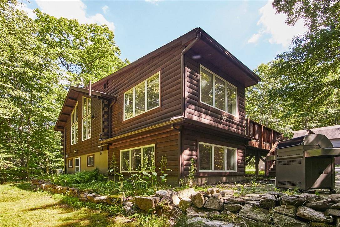 Warwick, NY 10990,16 Cascade Lake RD