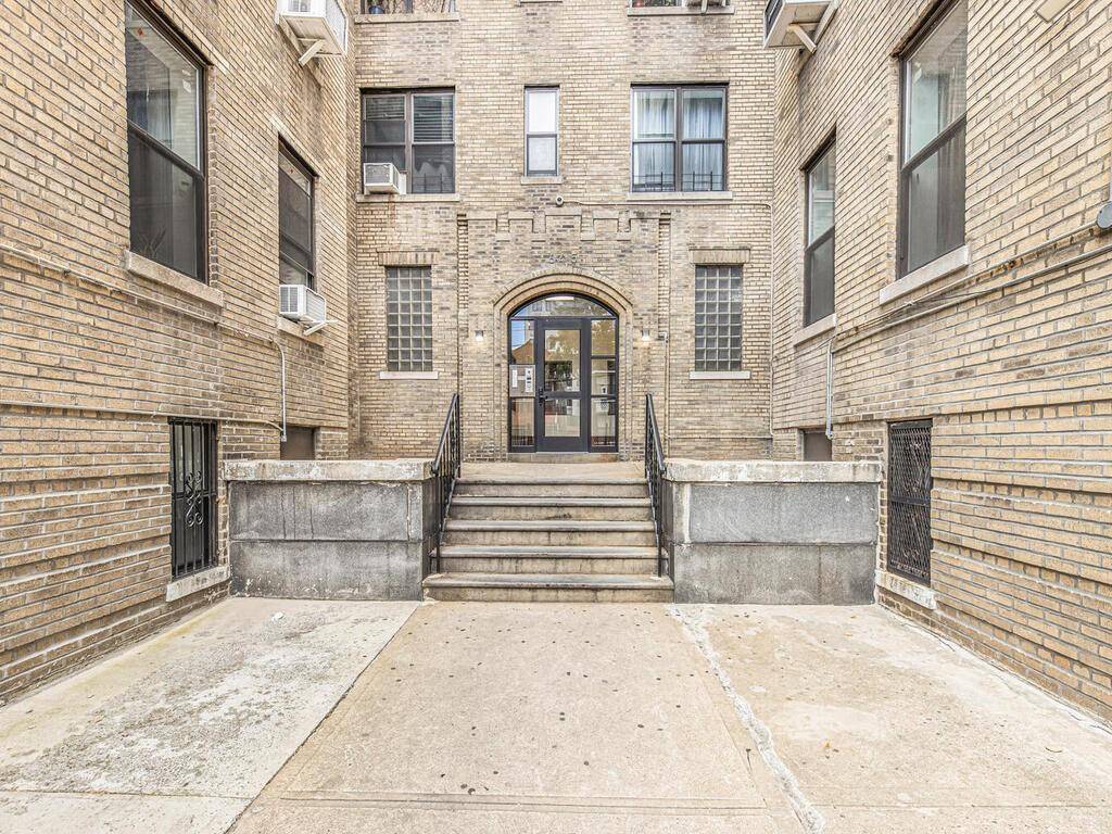 Bronx, NY 10474,645 Barretto ST #5E