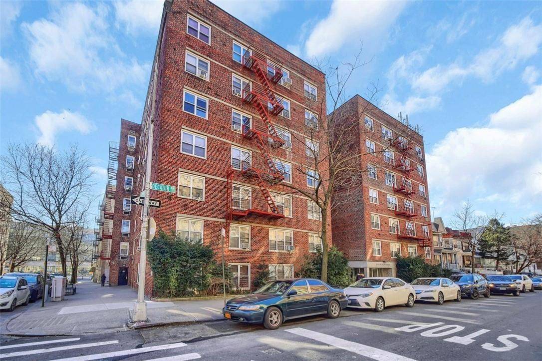 Bronx, NY 10467,3176 Decatur AVE #L2