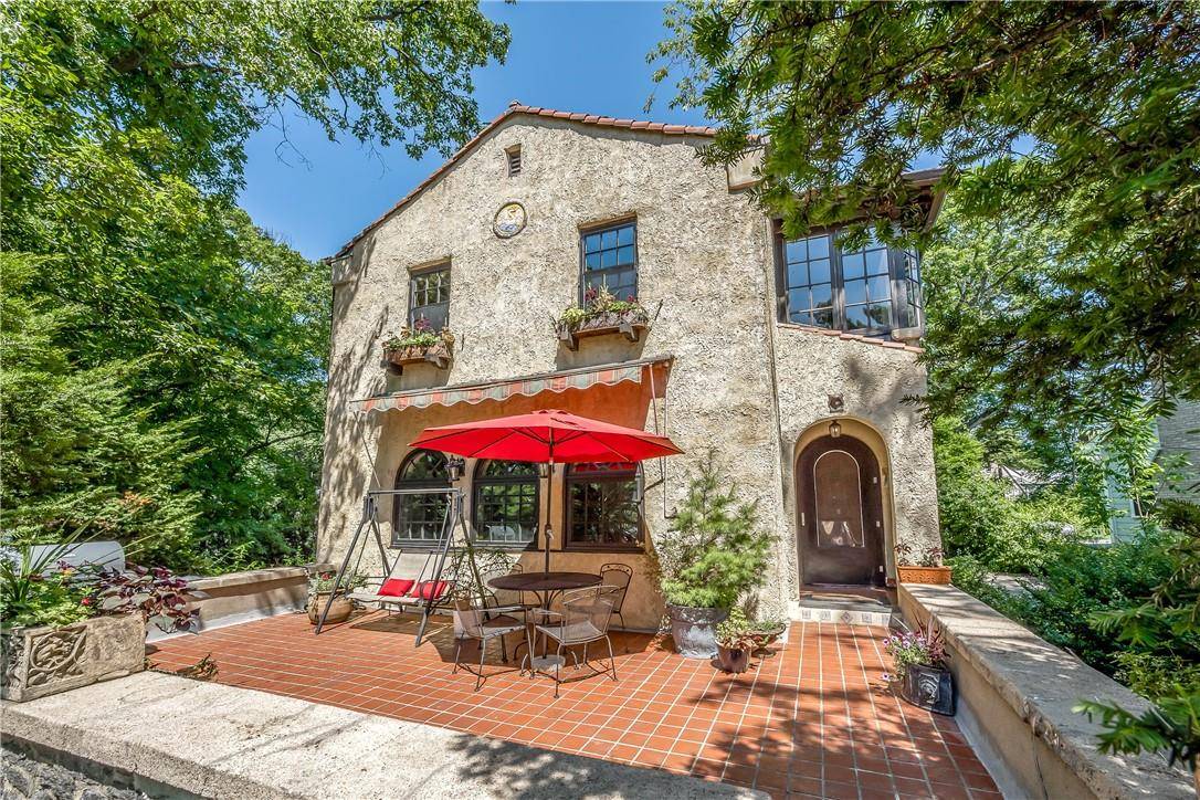 Larchmont, NY 10538,24 Greystone RD