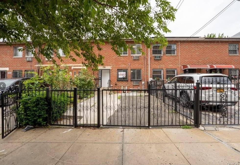 Bronx, NY 10457,2153 Clinton AVE