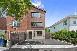 Bronx, NY 10464,229 Ditmars ST