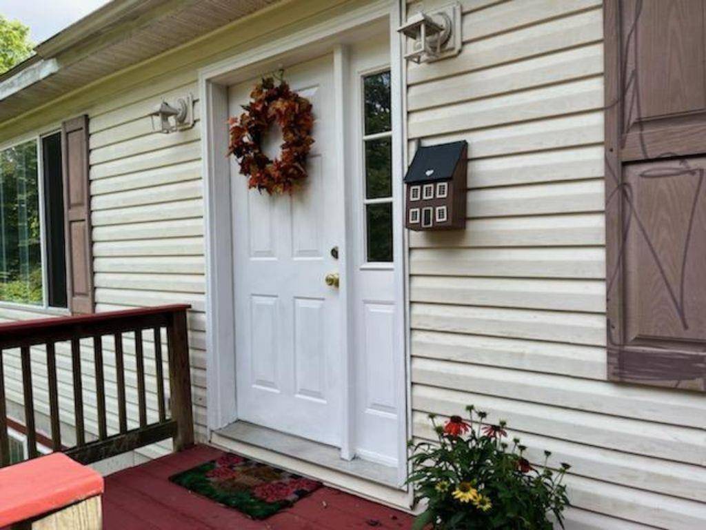 Warwick, NY 10990,19 Crabtree LN