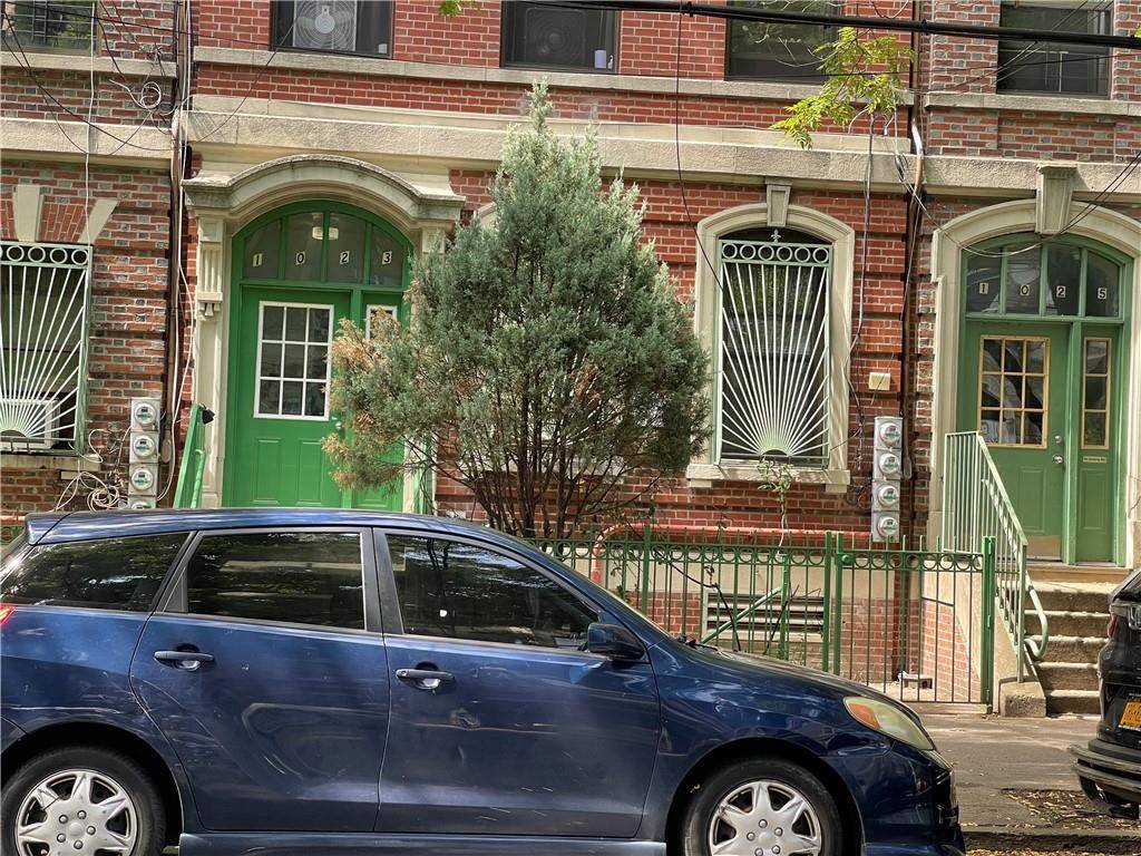 Bronx, NY 10459,1023 Faile ST #A